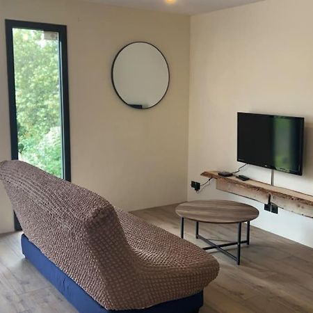 Maison En Bois A Entrechaux Luaran gambar