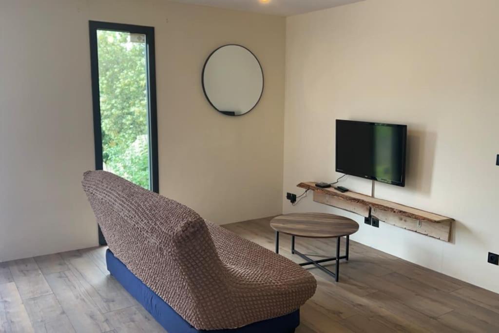 Maison En Bois A Entrechaux Luaran gambar